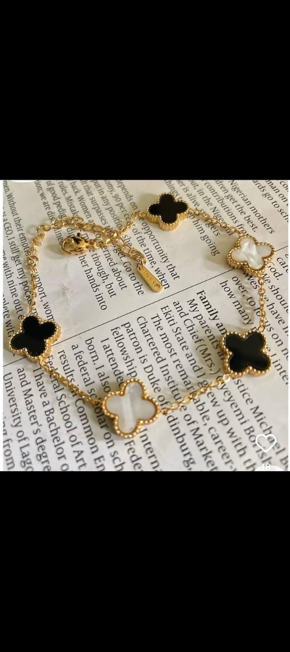 Four-leaf clover bracelet
