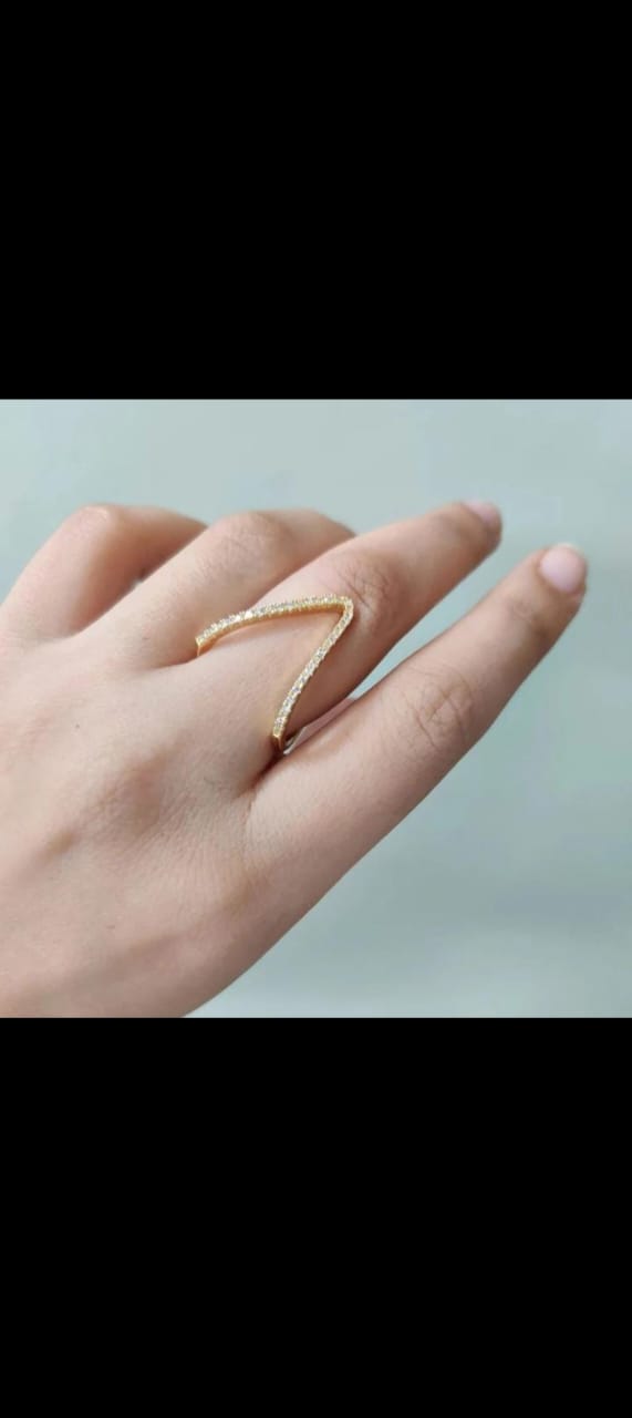 V-shaped ring