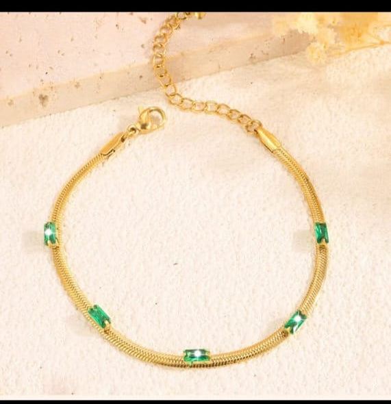 Emerald serpentine bracelet
