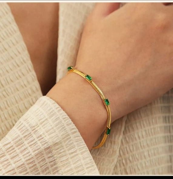 Emerald serpentine bracelet