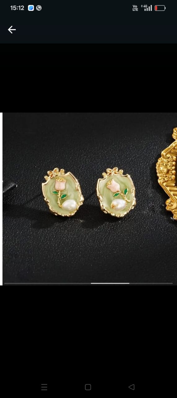 Vintage-style Tulip Pearl Stud Earrings.