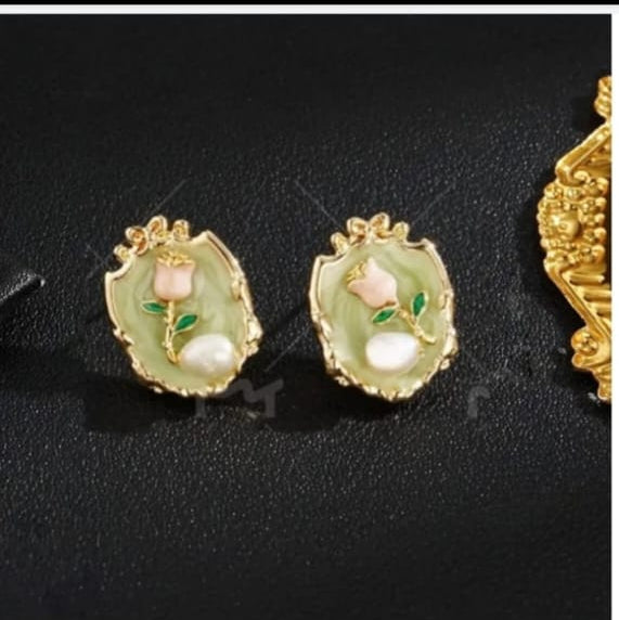 Vintage-style Tulip Pearl Stud Earrings.