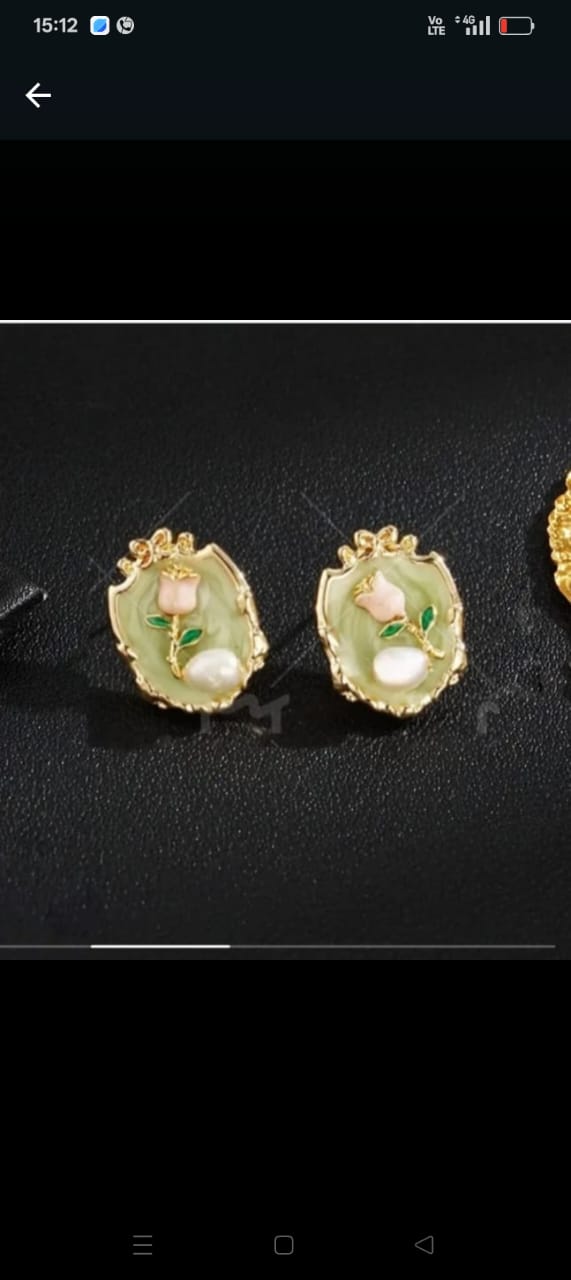 Vintage-style Tulip Pearl Stud Earrings.