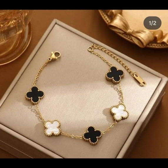 Four-leaf clover bracelet