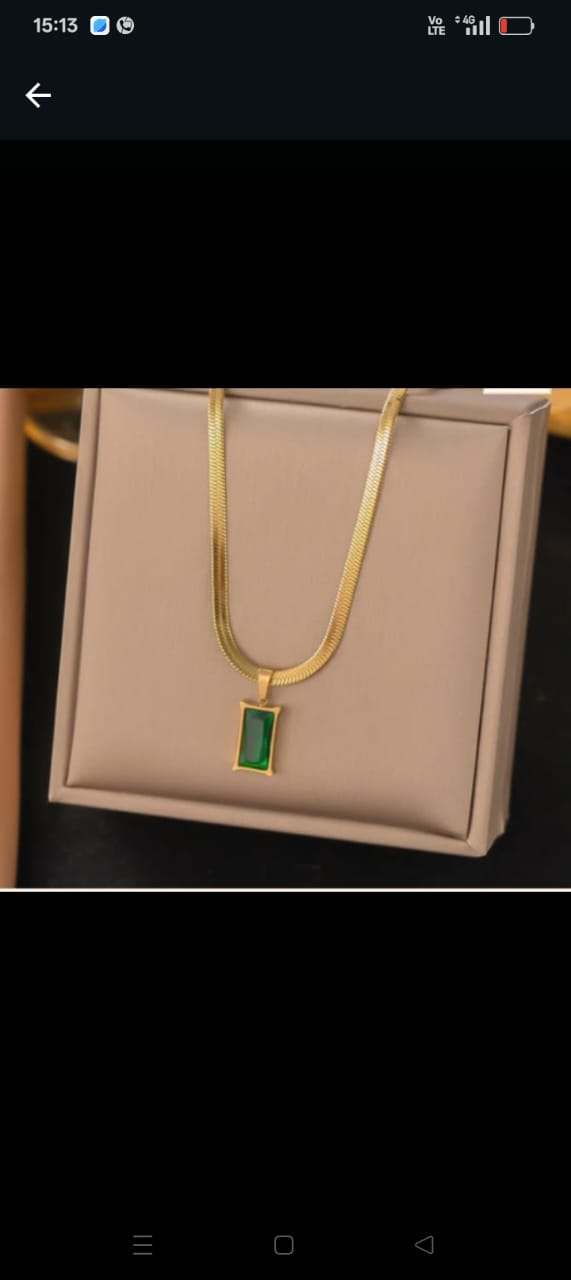 Emerald Stone Pendant Snake Chain Necklace